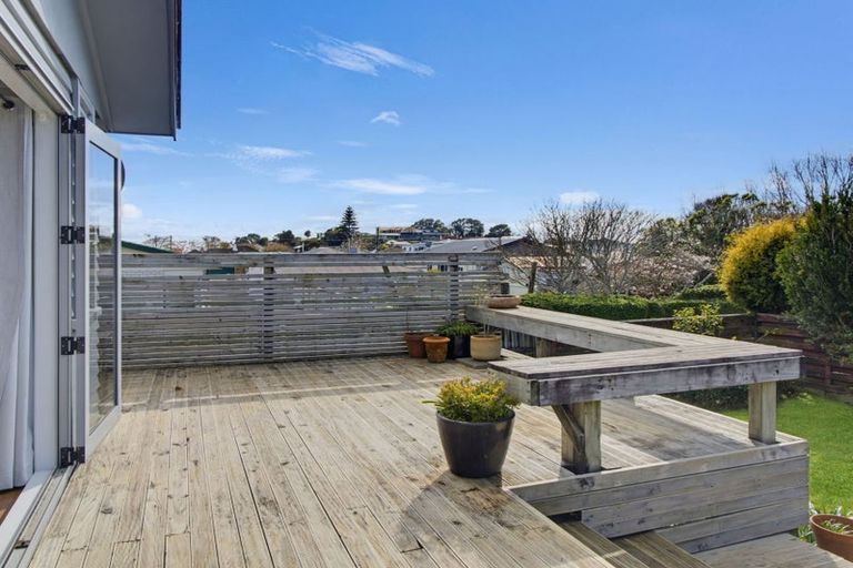 Photo of property in 5 Mayfair Place, Westown, New Plymouth, 4310