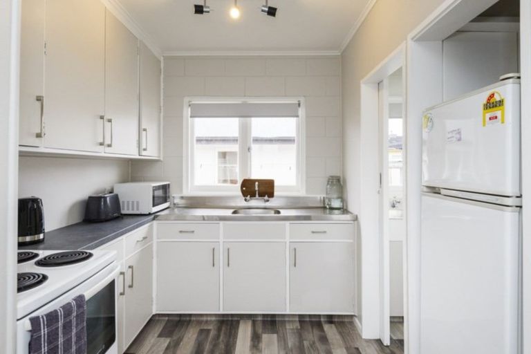 Photo of property in 2/145 College Street, Awapuni, Palmerston North, 4412