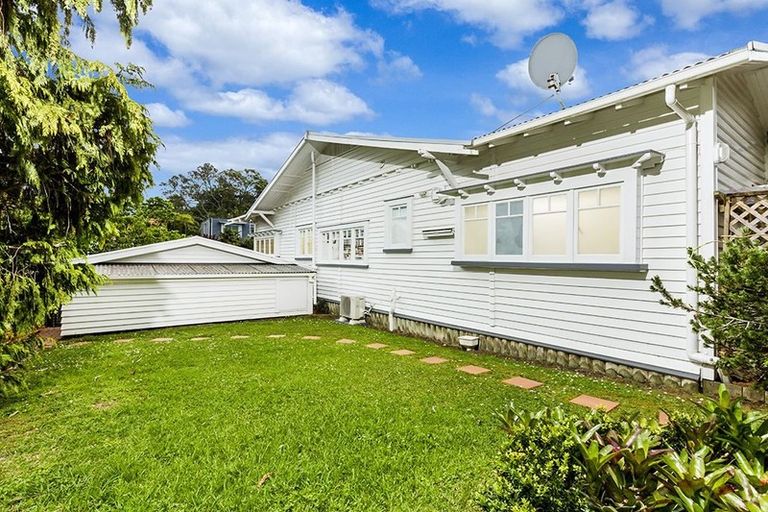 Photo of property in 2/40a Norwood Road, Bayswater, Auckland, 0622