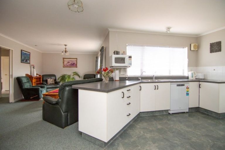 Photo of property in 14 Rosebank Avenue, Kelvin Grove, Palmerston North, 4414