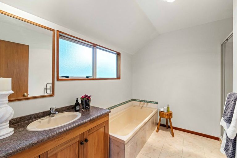 Photo of property in 8 Swanleigh Place, Ilam, Christchurch, 8041