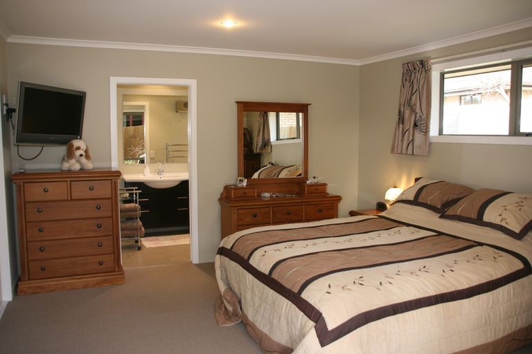 Photo of property in 3 Saint James Place, Fairfield, Dunedin, 9018