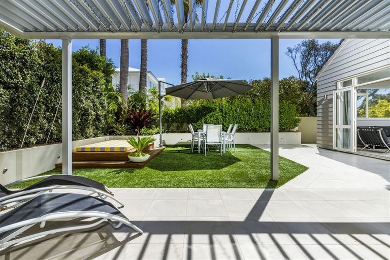 Photo of property in 3/309 Beach Road, Campbells Bay, Auckland, 0630