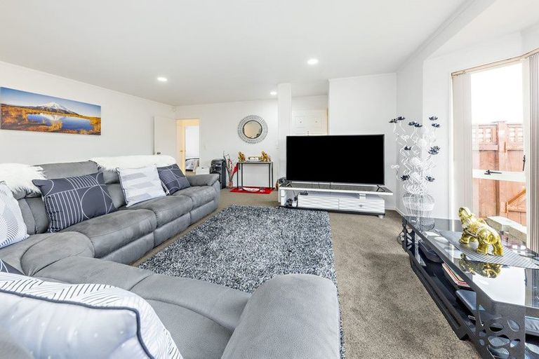 Photo of property in 30 Sheriff Place, Randwick Park, Auckland, 2105