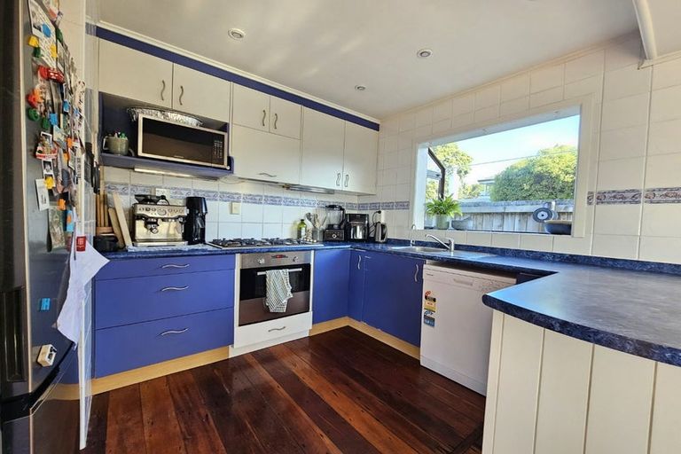 Photo of property in 17 Haunui Road, Pukerua Bay, 5026