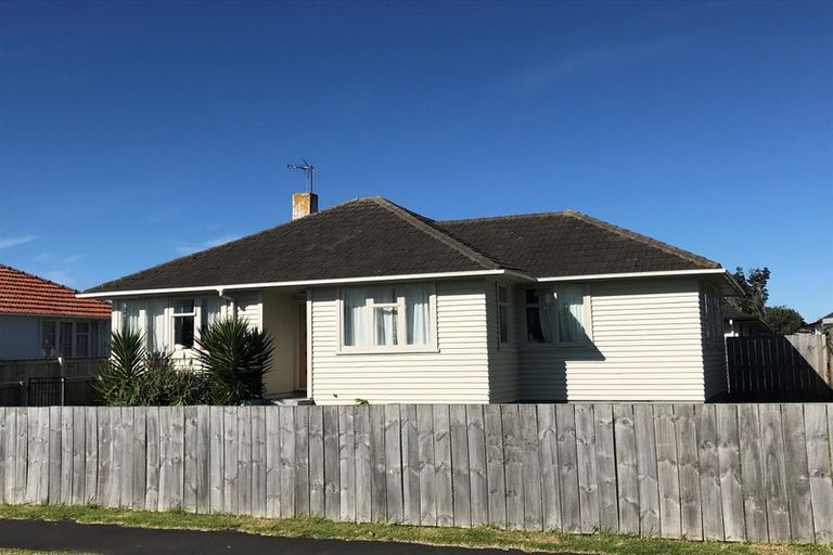 Photo of property in 4 Douglas Crescent, Fairfield, Hamilton, 3214