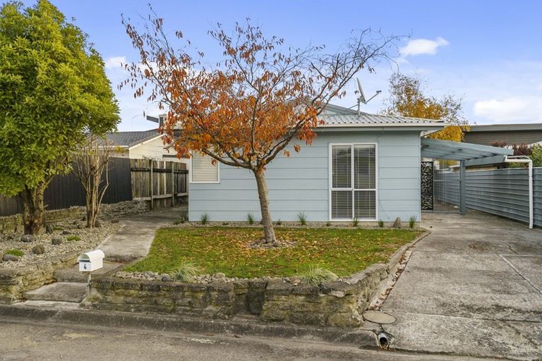 Photo of property in 4 Coromandel Court, Roslyn, Palmerston North, 4414