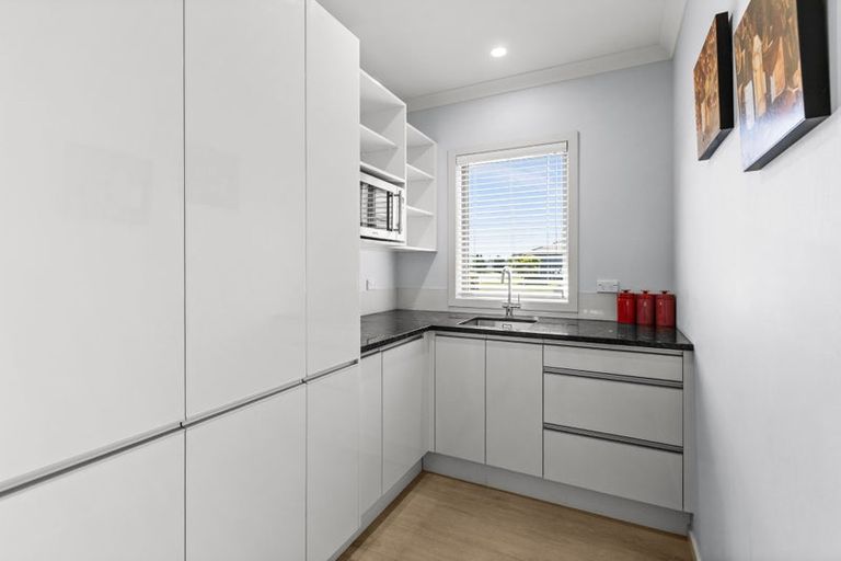 Photo of property in 37 Kapiti Drive, Poraiti, Napier, 4112