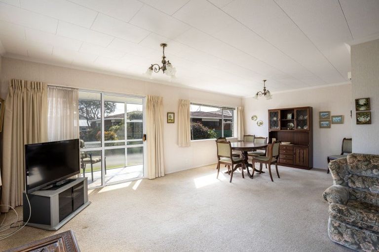 Photo of property in 2/17 Whiteley Street, Moturoa, New Plymouth, 4310