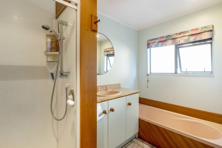 Photo of property in 15 Pine Ridge Terrace, Waikanae Beach, Waikanae, 5036