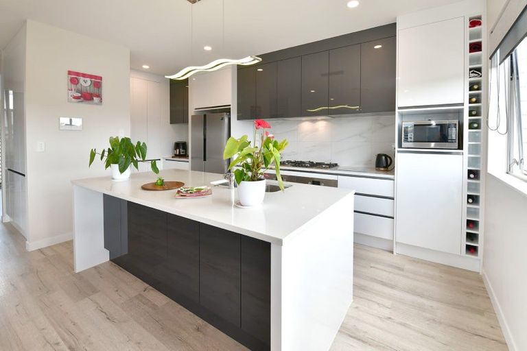 Photo of property in 19 Maka Terrace, Orewa, 0931