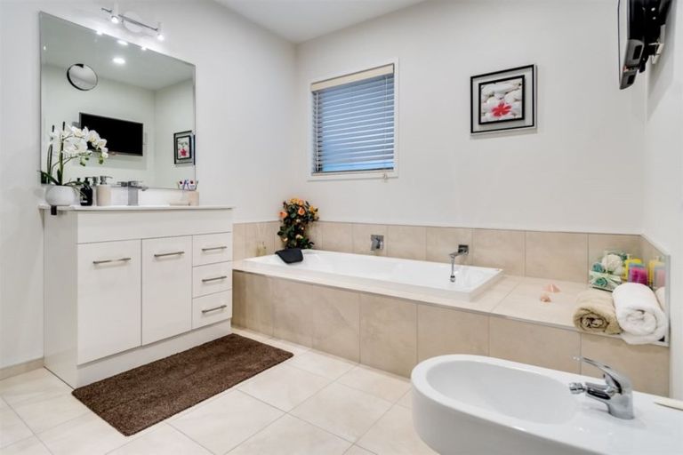 Photo of property in 12 Waitaki Way, Poraiti, Napier, 4112