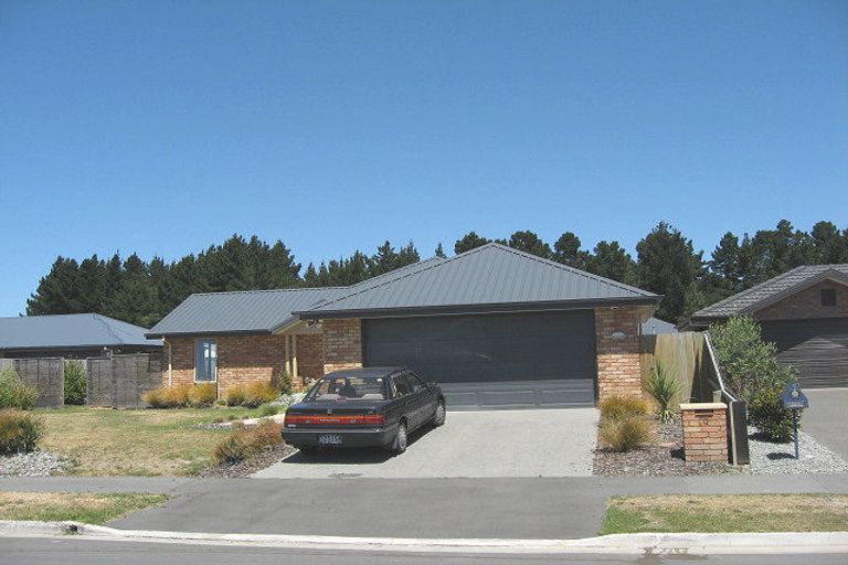 Photo of property in 10 Hoihere Place, Parklands, Christchurch, 8083