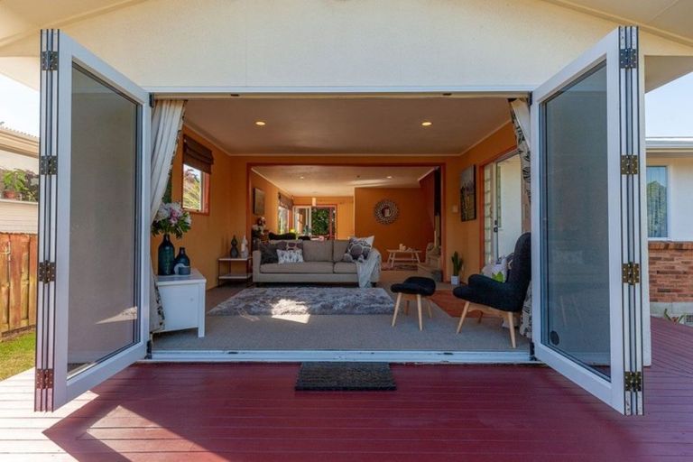 Photo of property in 80 Crawford Avenue, Mangere Bridge, Auckland, 2022