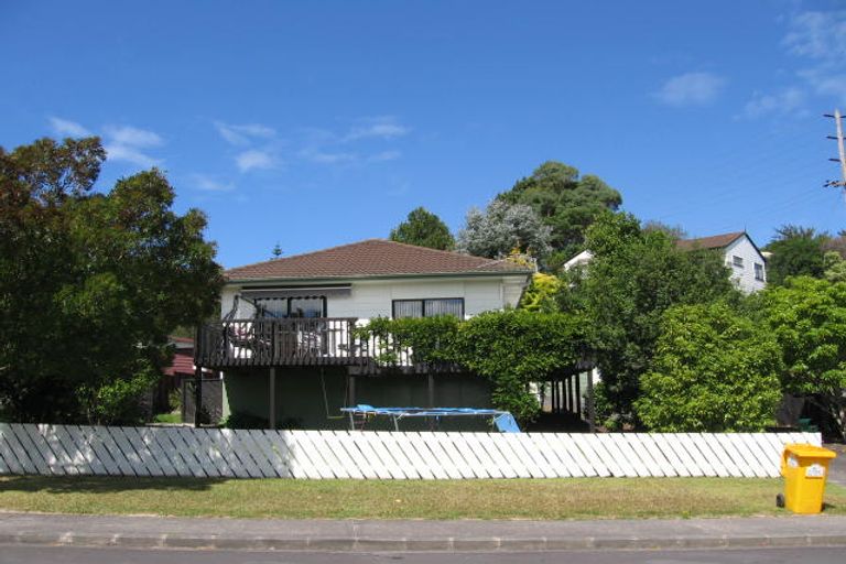 Photo of property in 37 Santiago Crescent, Unsworth Heights, Auckland, 0632