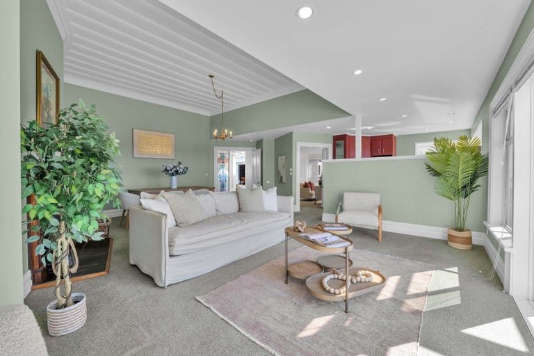 Photo of property in 568 South Road, Omata, New Plymouth, 4374