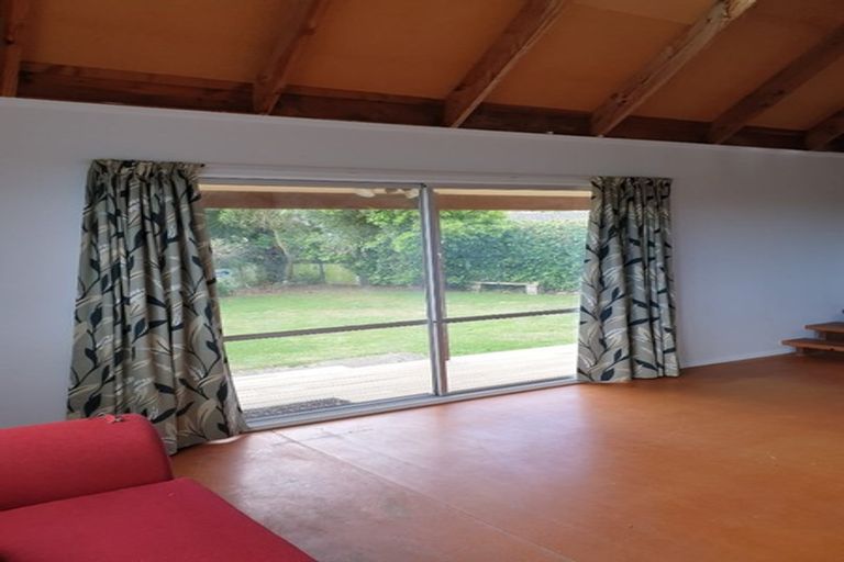 Photo of property in 18 Simcox Street, Otaki Beach, Otaki, 5512