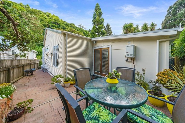 Photo of property in 11 Holloway Road, Aro Valley, Wellington, 6021