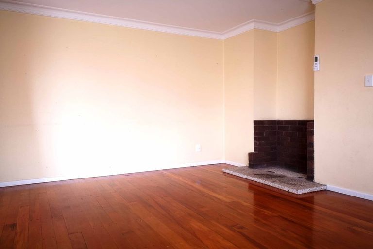 Photo of property in 46 Kohekohe Street, New Lynn, Auckland, 0600