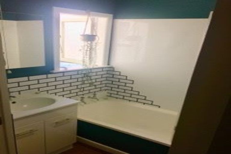 Photo of property in 1/16 Lancaster Road, Beach Haven, Auckland, 0626