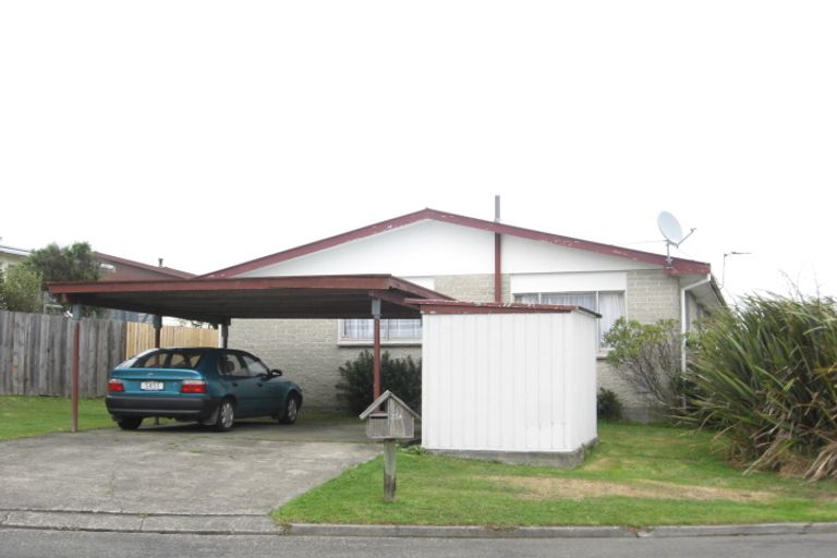 Photo of property in 25 Chetwode Grove, Newlands, Wellington, 6037