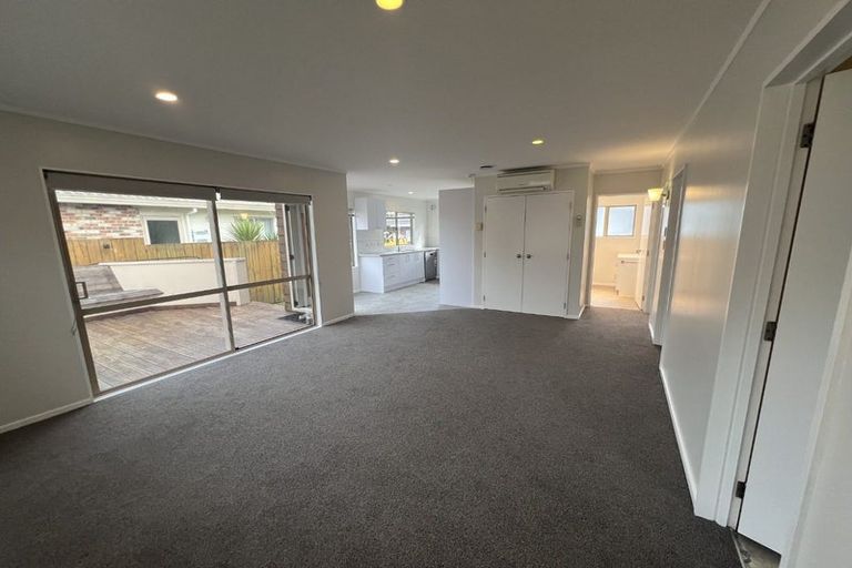 Photo of property in 37b Walton Street, Red Beach, 0932