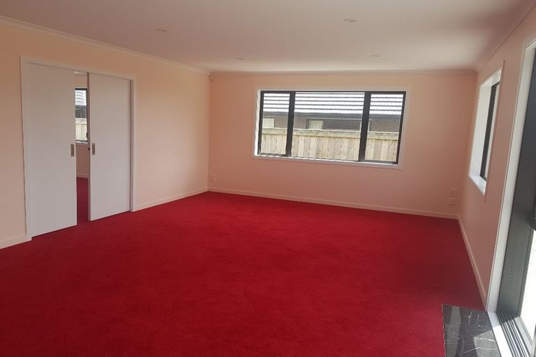 Photo of property in 5 Cyprus Place, Fitzherbert, Palmerston North, 4410