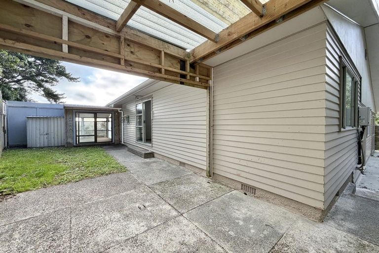 Photo of property in 33 Omega Street, Newlands, Wellington, 6037