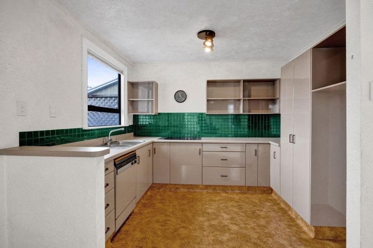 Photo of property in 13-15 Bayly Road, Moturoa, New Plymouth, 4310