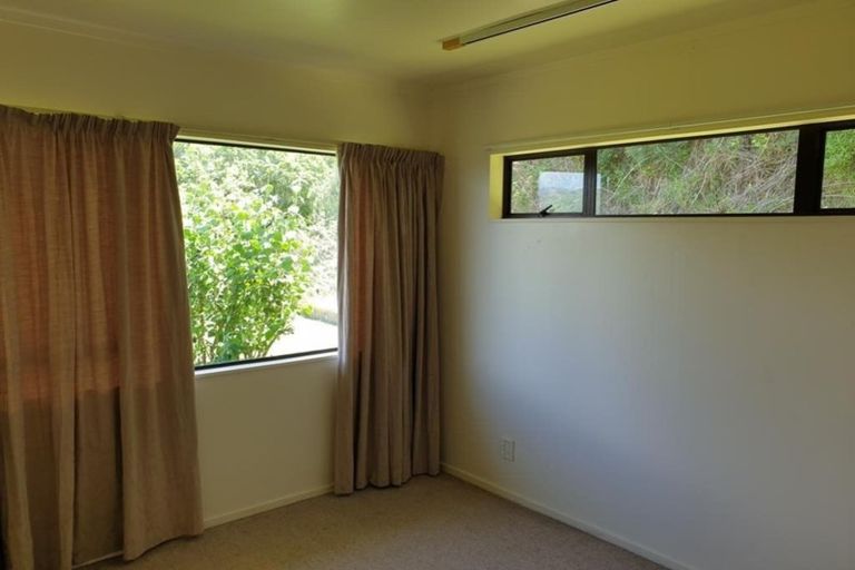 Photo of property in 129 Miromiro Road, Normandale, Lower Hutt, 5010