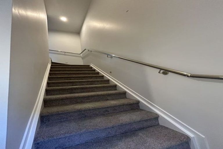 Photo of property in 9/11 Stottholm Road, Titirangi, Auckland, 0604