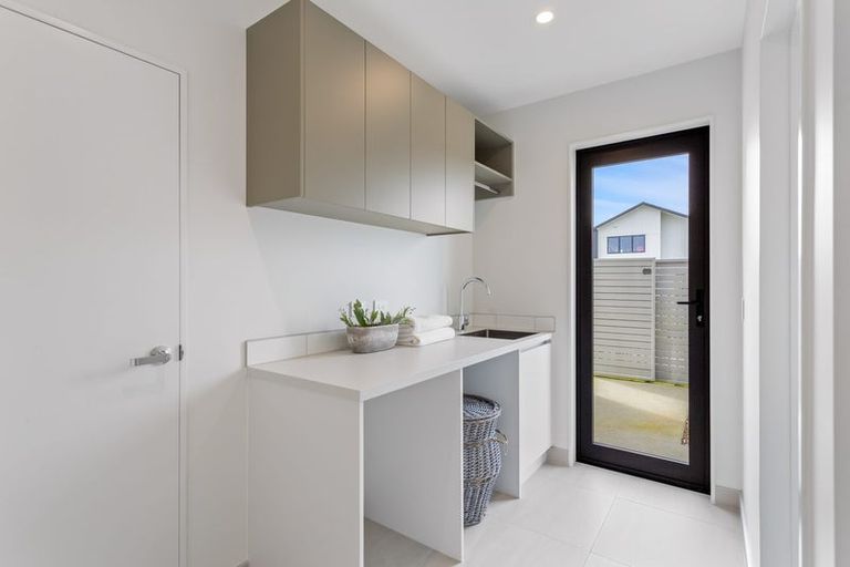 Photo of property in 17 Park Green Avenue, Rosehill, Papakura, 2113