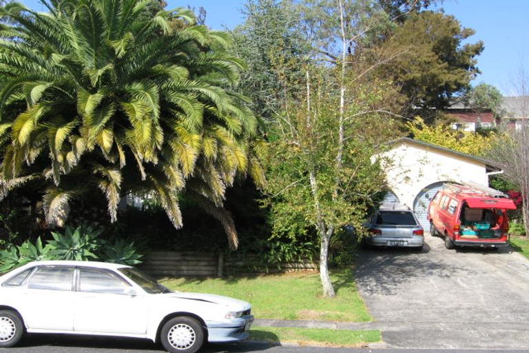 Photo of property in 34 Stapleford Crescent, Browns Bay, Auckland, 0630