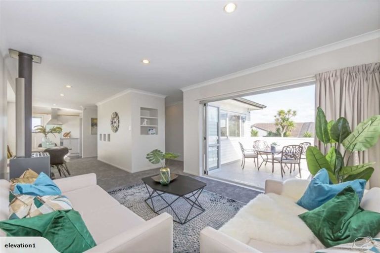 Photo of property in 69 Buscomb Avenue, Henderson, Auckland, 0610