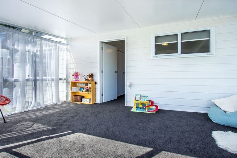 Photo of property in 13 Rutherford Drive, Waikanae Beach, Waikanae, 5036