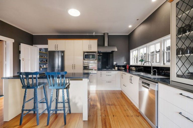 Photo of property in 69 Forest Lake Road, Forest Lake, Hamilton, 3200