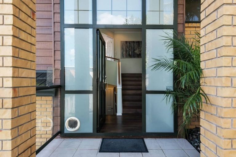 Photo of property in 1 Luana Way, Bucklands Beach, Auckland, 2014