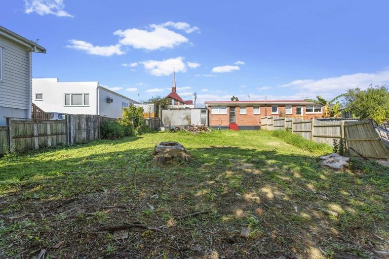 Photo of property in 1/8 Westward Ho, Glen Eden, Auckland, 0602