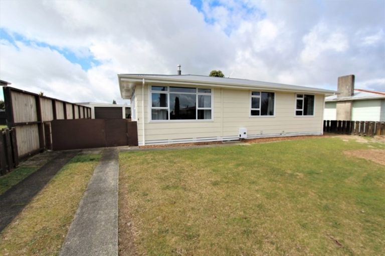 Photo of property in 15 Tieke Place, Tokoroa, 3420