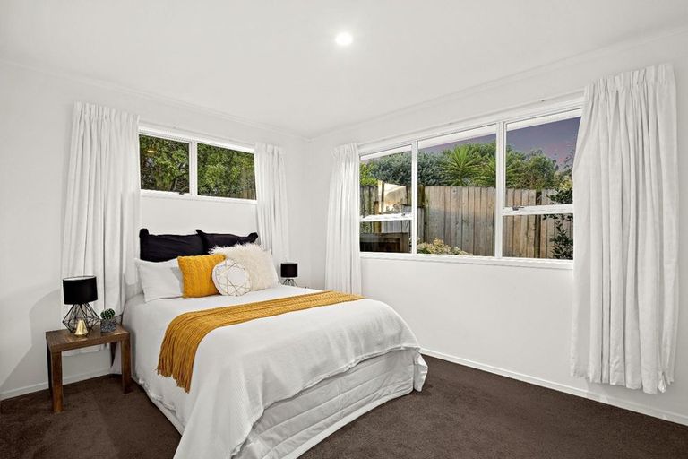 Photo of property in 9 Albemarle Place, Massey, Auckland, 0614