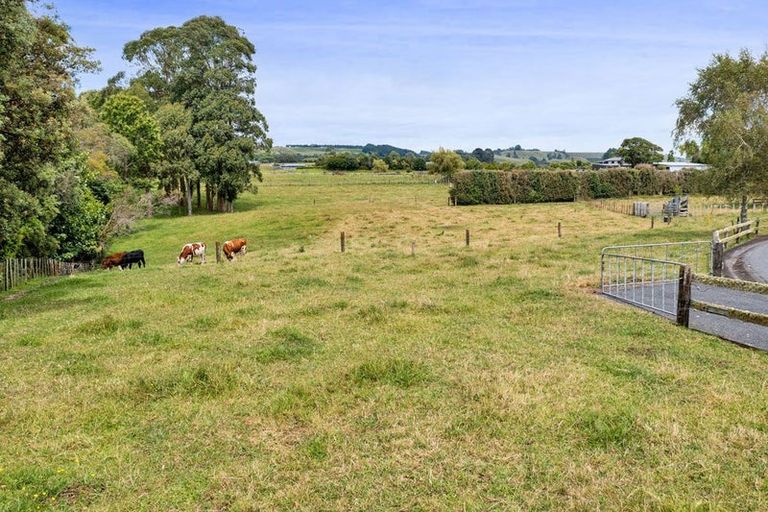 Photo of property in 25 Takiroa Street, Urenui, 4375