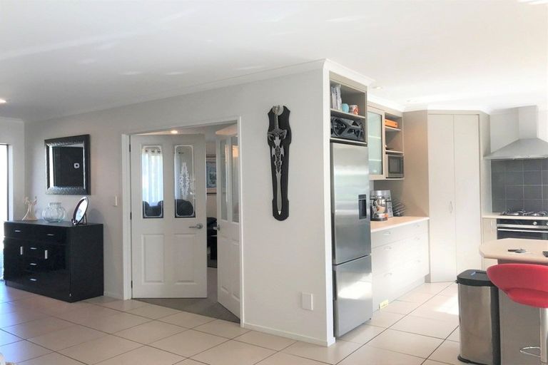 Photo of property in 20 Barbados Way, One Tree Point, 0118