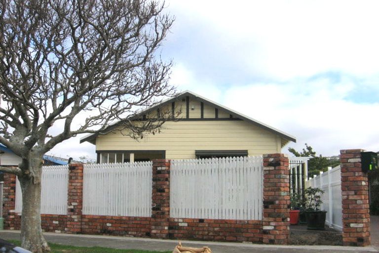 Photo of property in 19 Colin Grove, Hutt Central, Lower Hutt, 5010