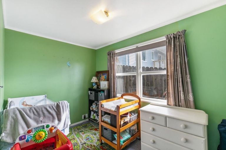 Photo of property in 60 Lauderdale Road, Birkdale, Auckland, 0626