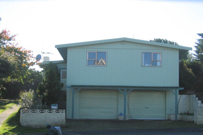 Photo of property in 8 O'rourke Place, Otaki Beach, Otaki, 5512