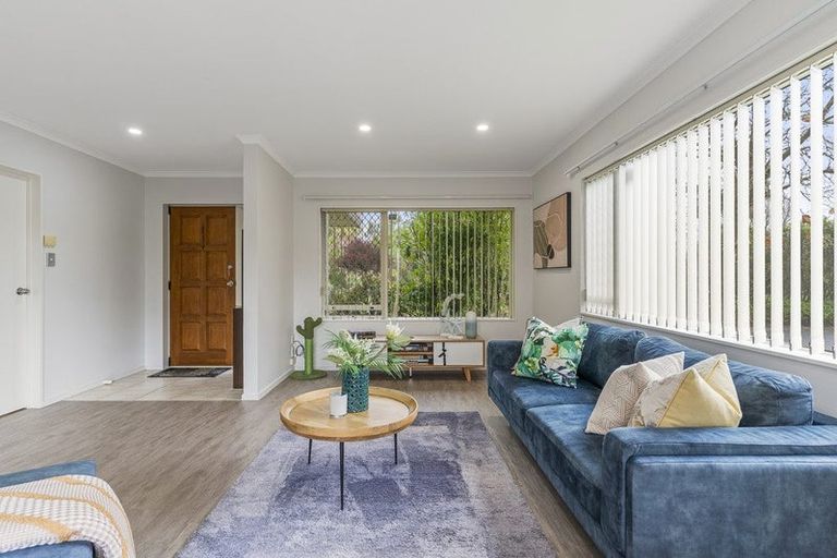 Photo of property in 2 Marlon Lane, East Tamaki, Auckland, 2016