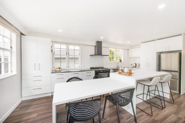 Photo of property in 4 Chilton Grove, Hokowhitu, Palmerston North, 4410