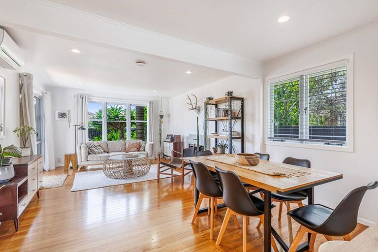 Photo of property in 29 Ward Crescent, Te Atatu Peninsula, Auckland, 0610