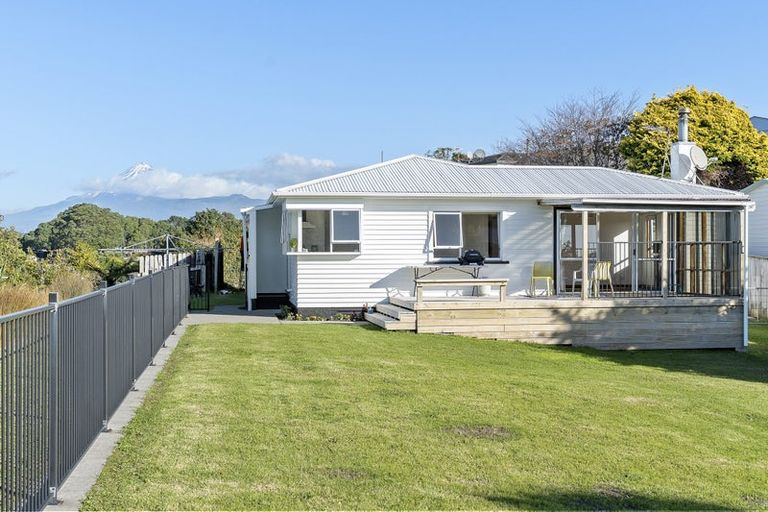 Photo of property in 97d Pioneer Road, Moturoa, New Plymouth, 4310