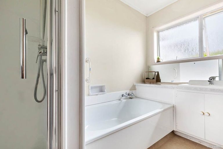 Photo of property in 108 Sunset Road, Unsworth Heights, Auckland, 0632